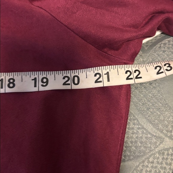 ISABEL HAYLEY BRAND MAROON TOP 3/4” SLEEVE LACE UP TIE IN FRONT LACE LIKE CUTOUT - Picture 11 of 12